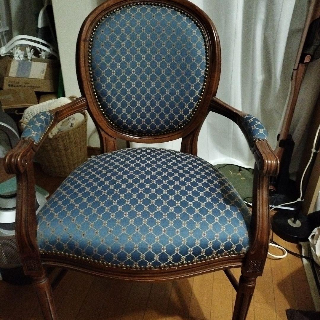 クラシックスタイル 椅子 青と金の模様 クラシックスタイル 椅子 青と金の模様