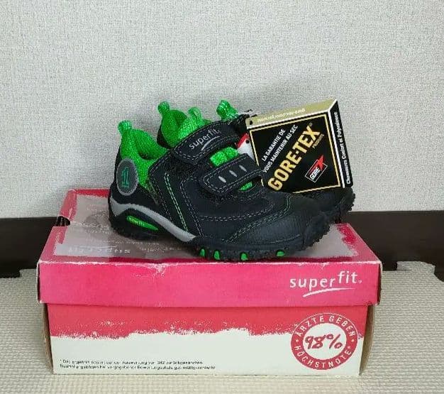 スーパーフィット【新品】ゴアテックス　ミッテル(幅普通)12.7〜13.2cm