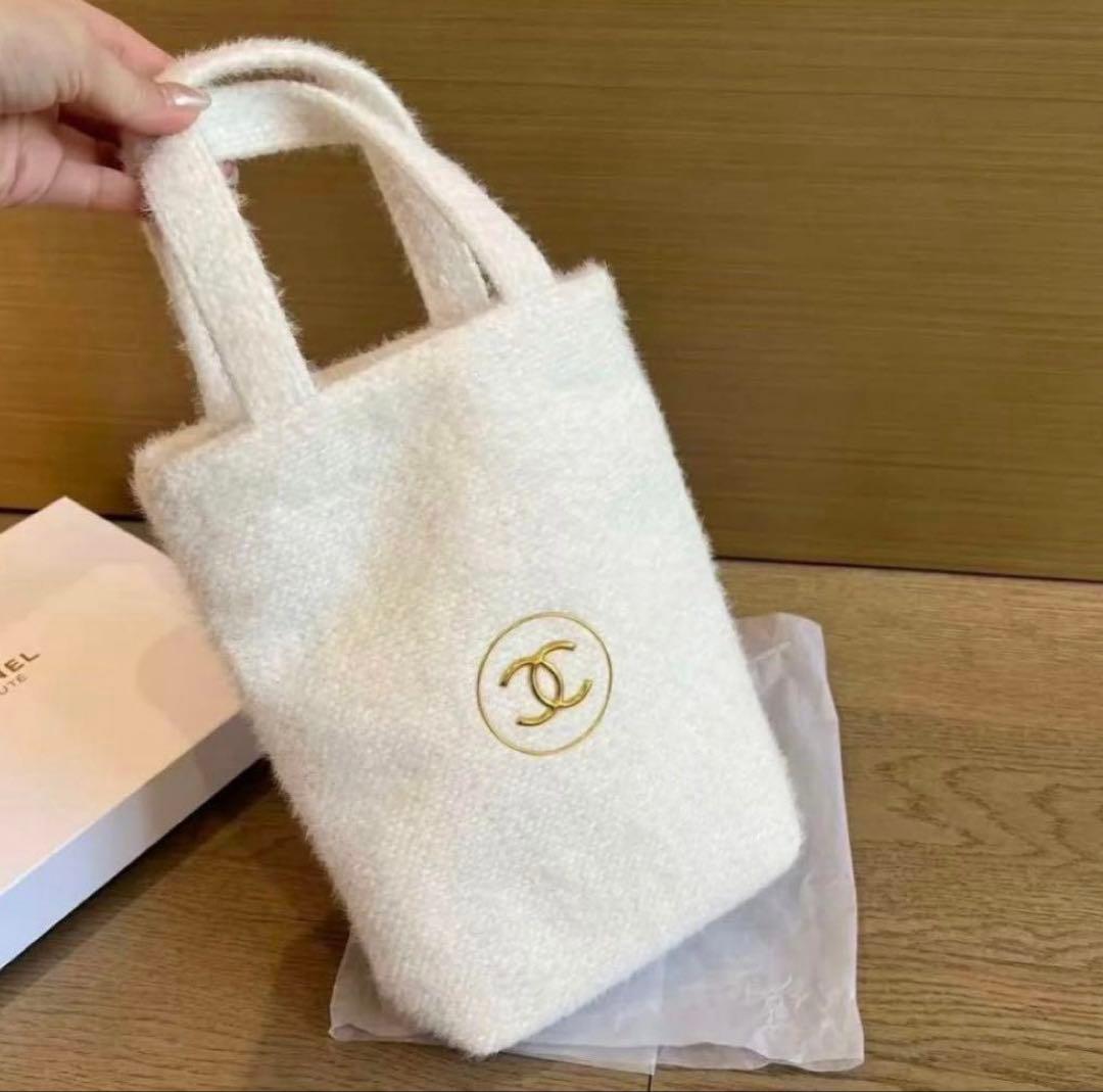 CHANEL ノベルティトート2024ホリデー - メルカリ