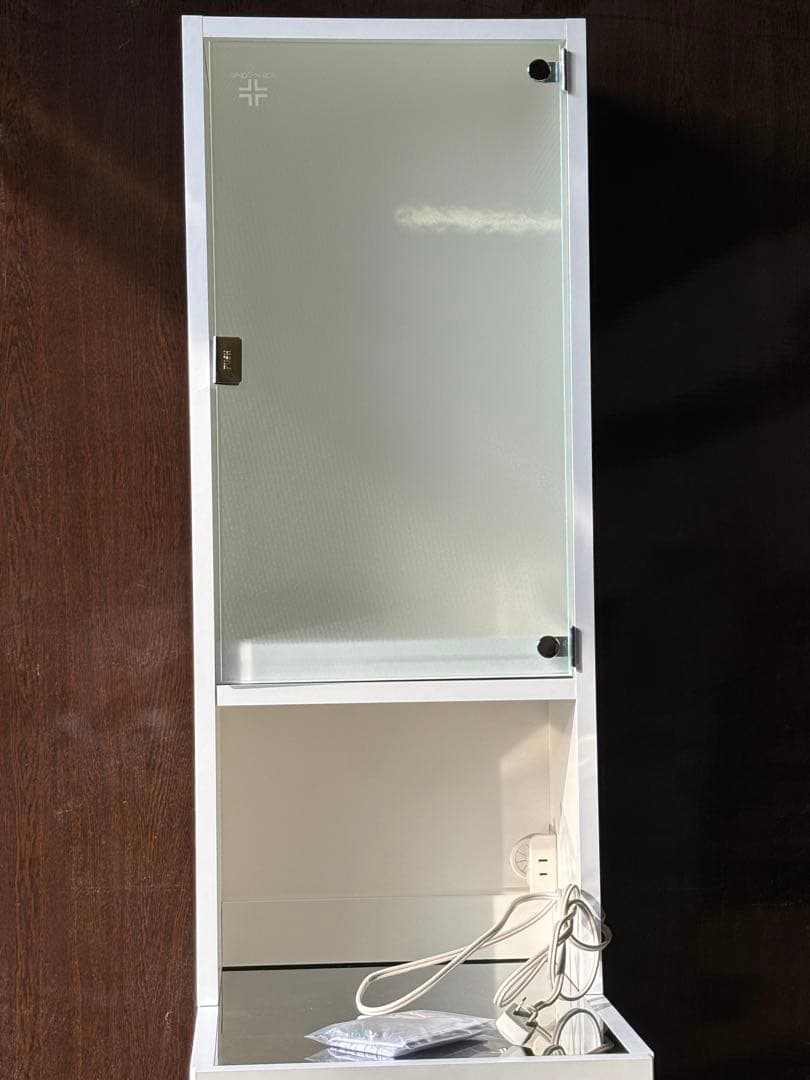 ホワイト収納キャビネット 5引き出し コンセント付き上台強化ガラス国印ああり ホワイト収納キャビネット 5引き出し コンセント付き上台強化ガラス国