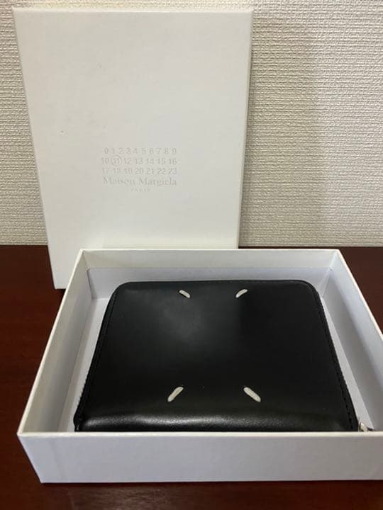 Maison Margiel WHステッチ×ジップアラウンドウォレット早い者勝ち ジップアラウンドレザーウォレット ブラック | メゾン・マルジェラ