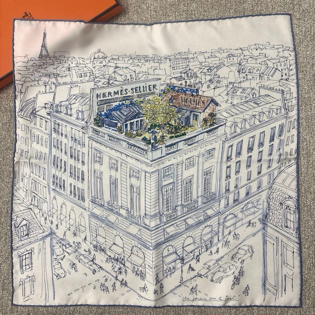 新品　エルメス　スカーフ　屋根の上の庭　希少　ガヴロッシュ　ホワイト、ブルー HERMES エルメス カレ45 ガヴロッシュ スカーフ 