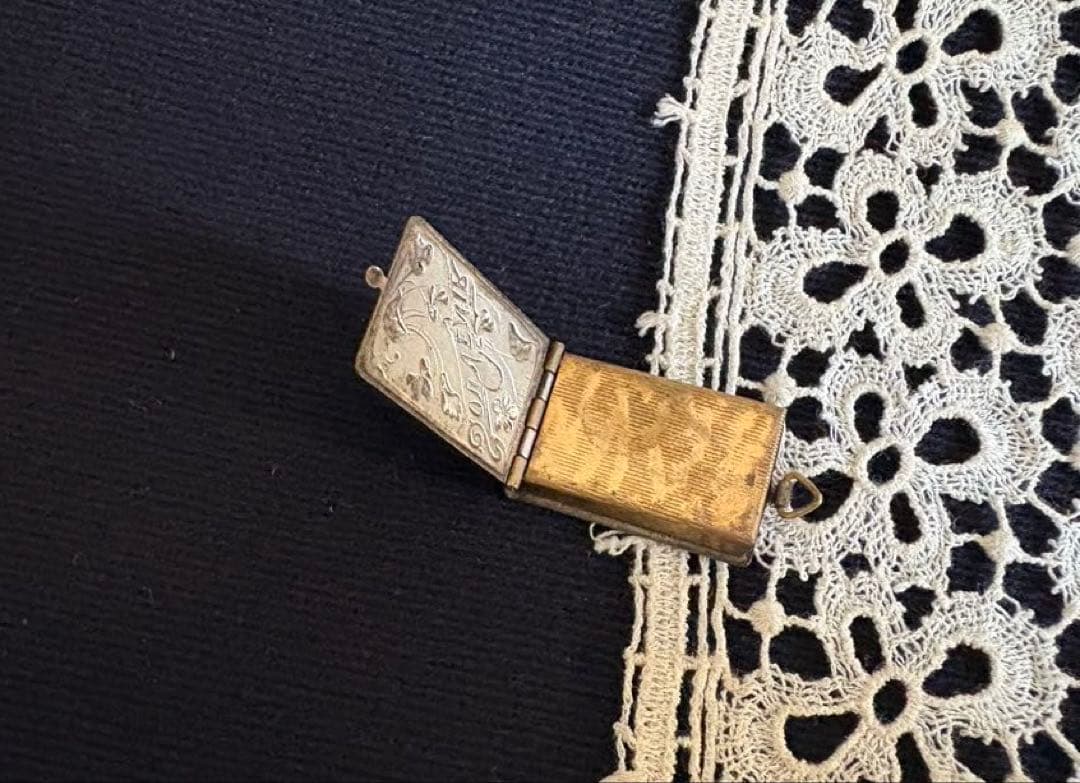 フランスアンティーク ミニチュア カルネドバル型 写真 ペンダントトップ