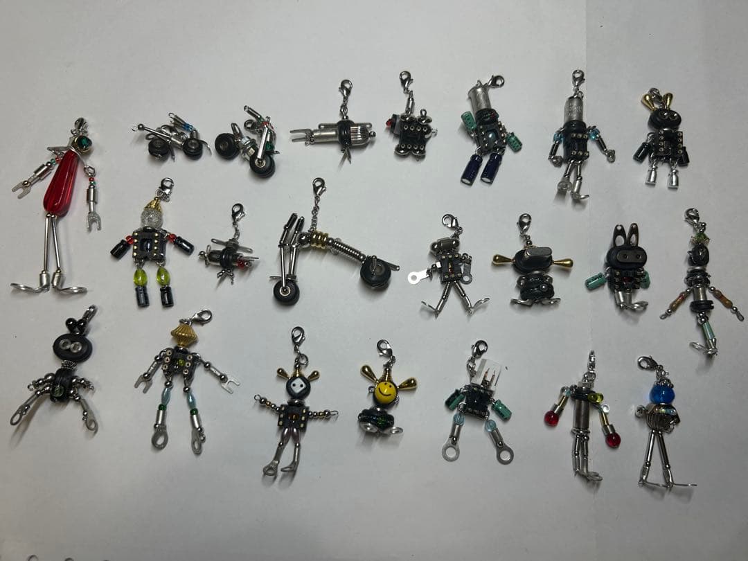 ハンドメイド ロボットチャーム まとめ売り 個性派パーツアート 全22体セット 50個セット/ロボットチャーム／両面加工・立体・ミニチュアチャーム