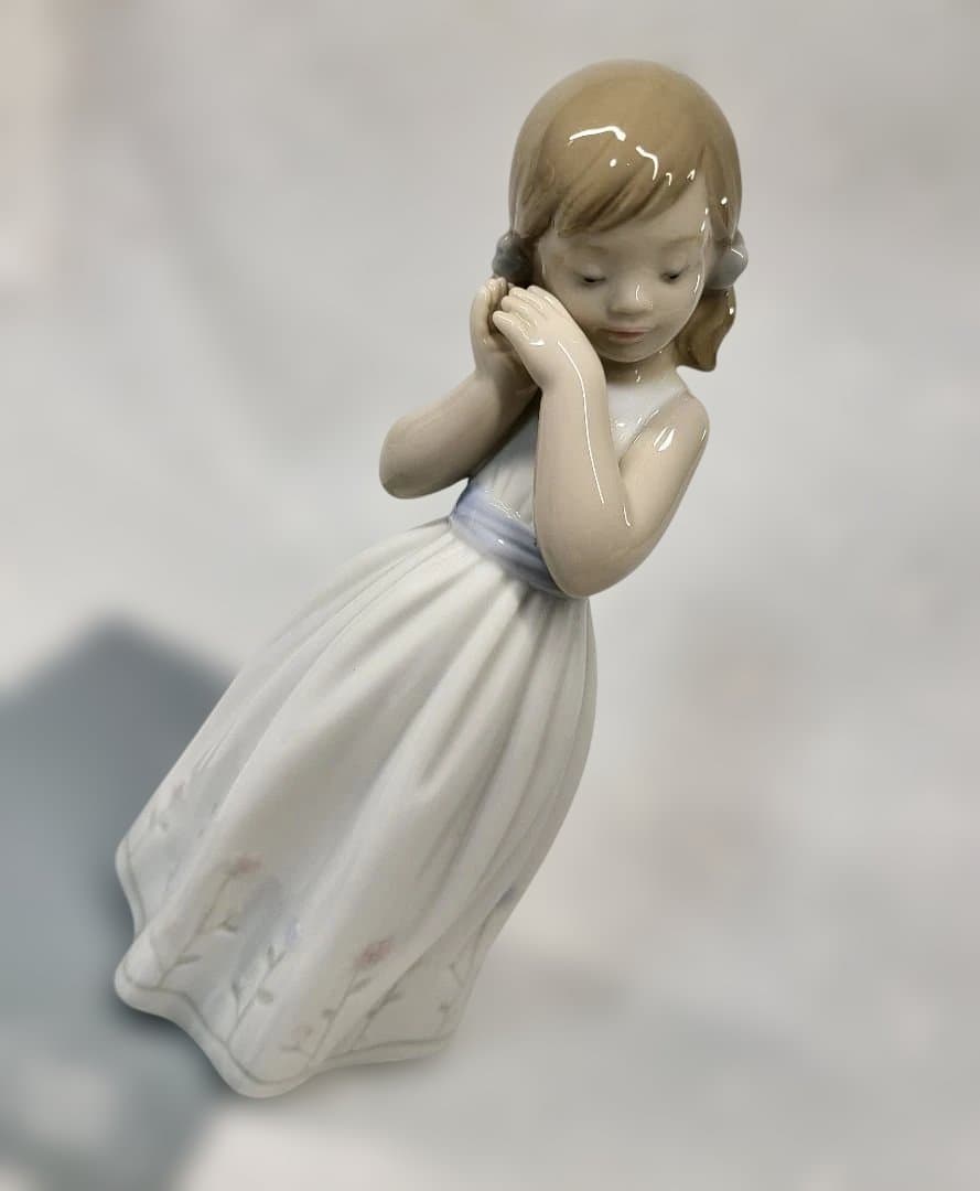 可愛い❣️リヤドロ LLADRO✨我が家のプリンセス✨スペイン製✨フィギュリン 我が家のプリンセス | リヤドロ公式オンライン