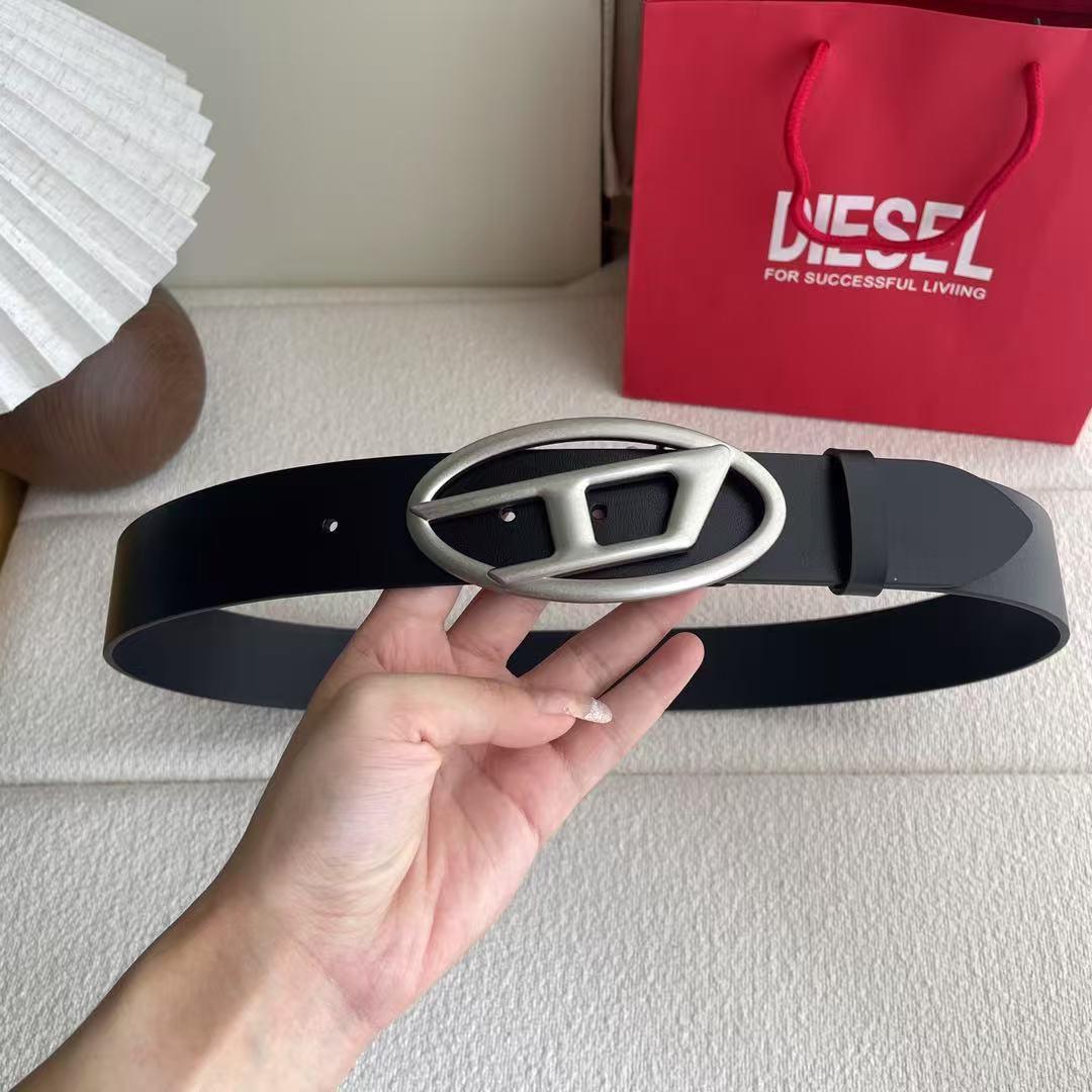 DIESEL ブラックレザーオーバルバックルベルト