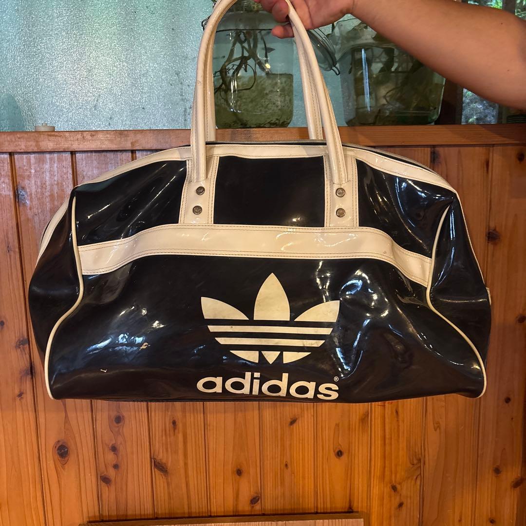 あ*み様 最終値下げ。90年代レトロエナメルadidas ボストンバッグ