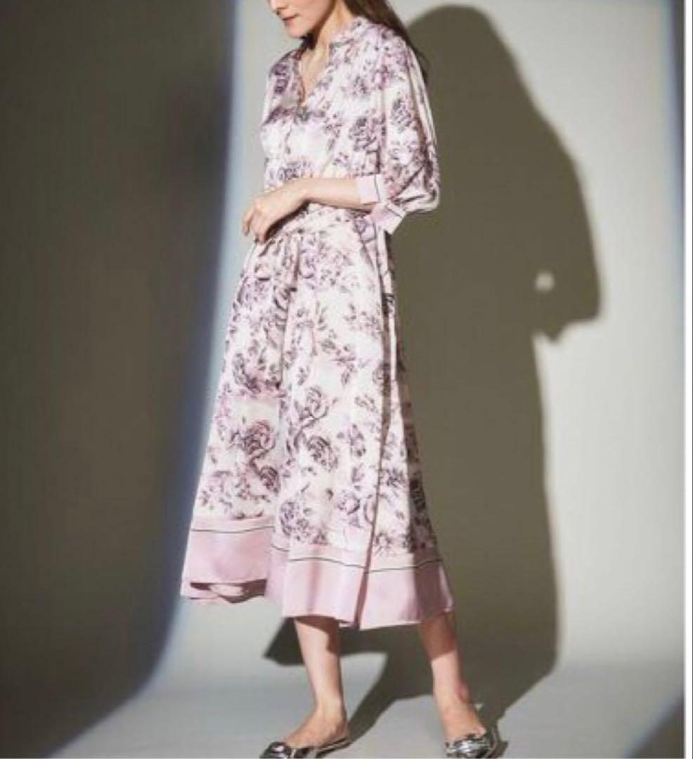 ラインフラワープリントワンピース グレースコンチネンタル ピンク フラワープリント リングレース スタンドネック ワンピース Prima