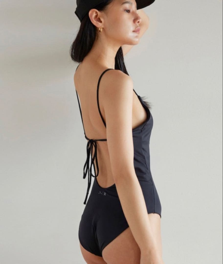searoomlynn×hurleyワンピース水着ブラック ワンピース水着 黒 上品 ボタン | y-boueki -import swimwear -