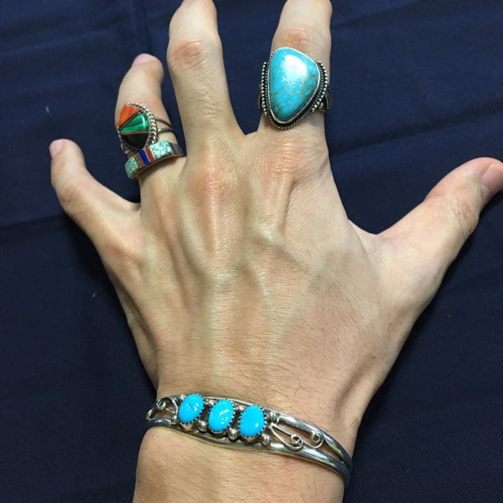 重ね付けに最適 早い者勝ち NAVAJO 3連ターコイズ バングル 刻印有り