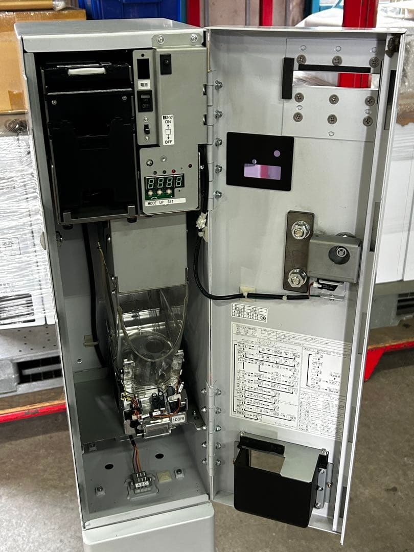 両替機•令和6年新札対応・架台付•送料無料・領収書OK・本体一部キズ有