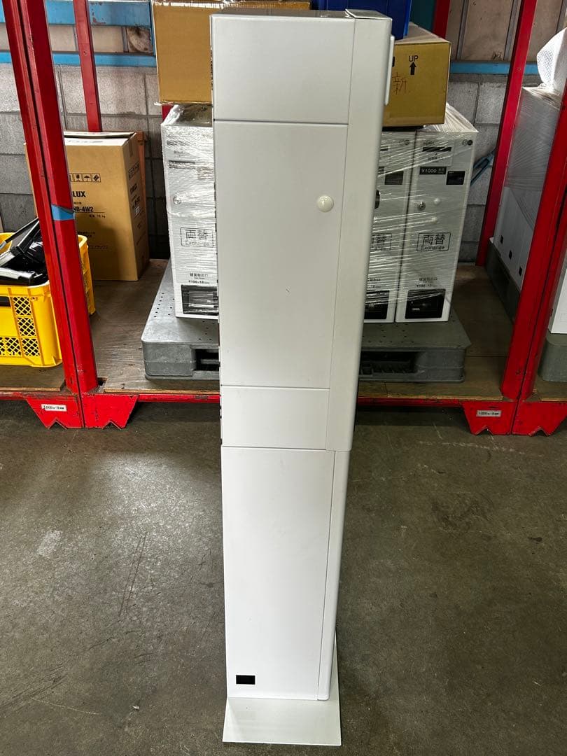 両替機•令和6年新札対応・架台付•送料無料・領収書OK・本体一部キズ有