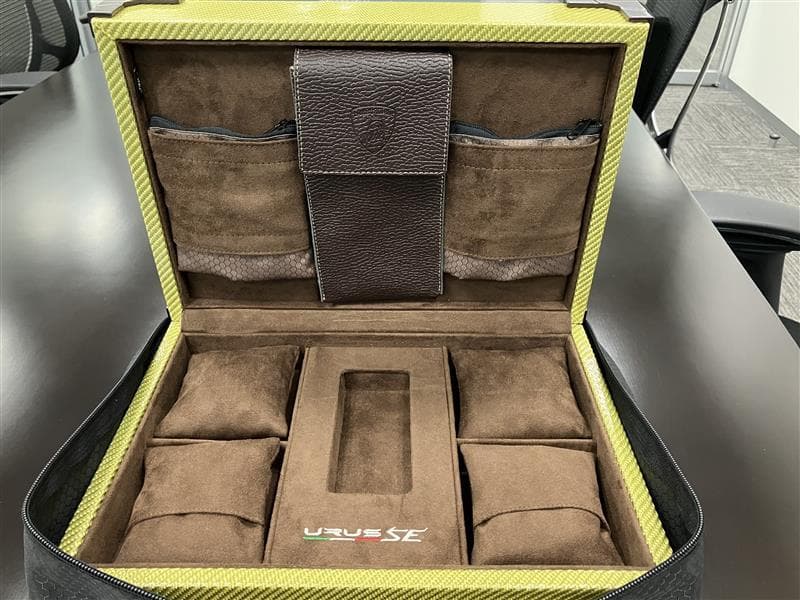 ペ*ノ様 非売品　新品未使用　最新ランボルギーニ　Uruse SE　WELCOM SELEZIONE 】 ～ランボルギーニ認定中古車～ 【 Urus Performante