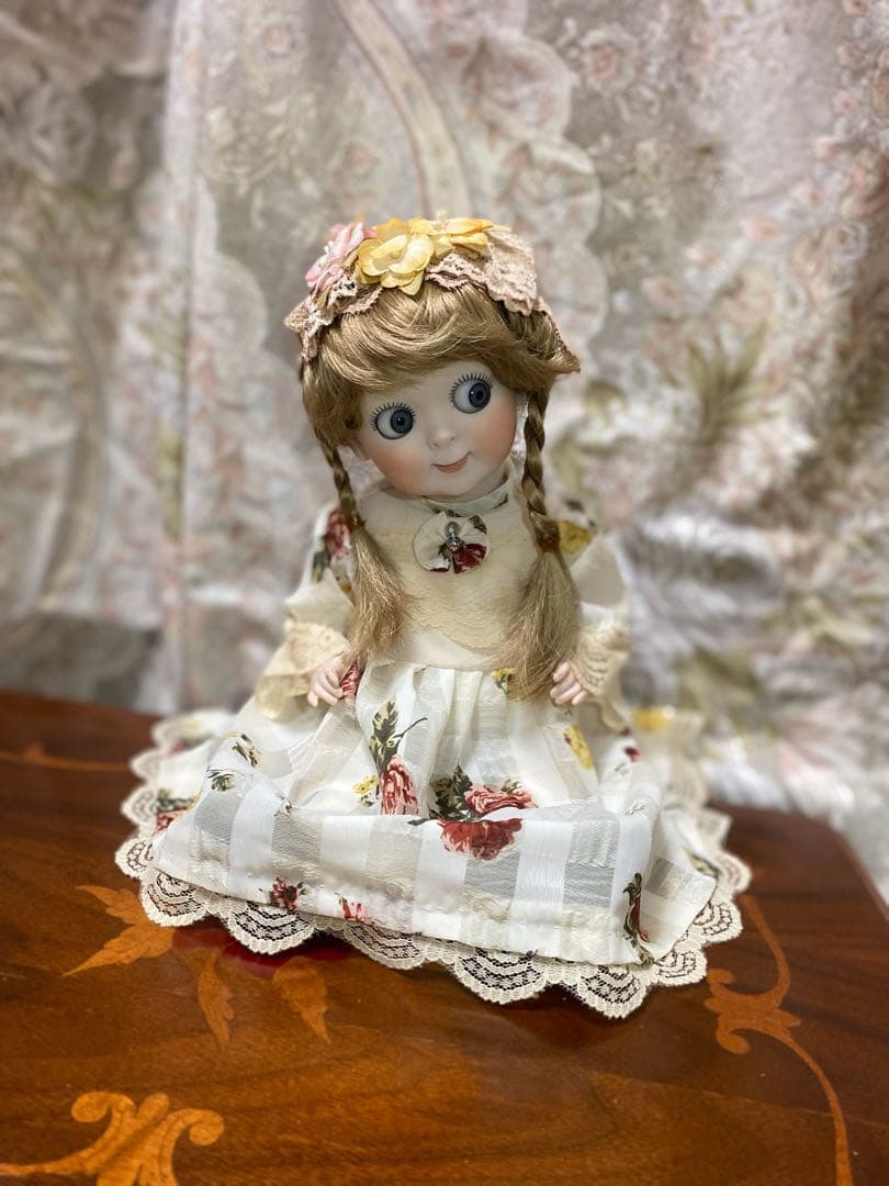 お茶目な瞳、グーグリー 衣装2枚付き ドール ビスクドール