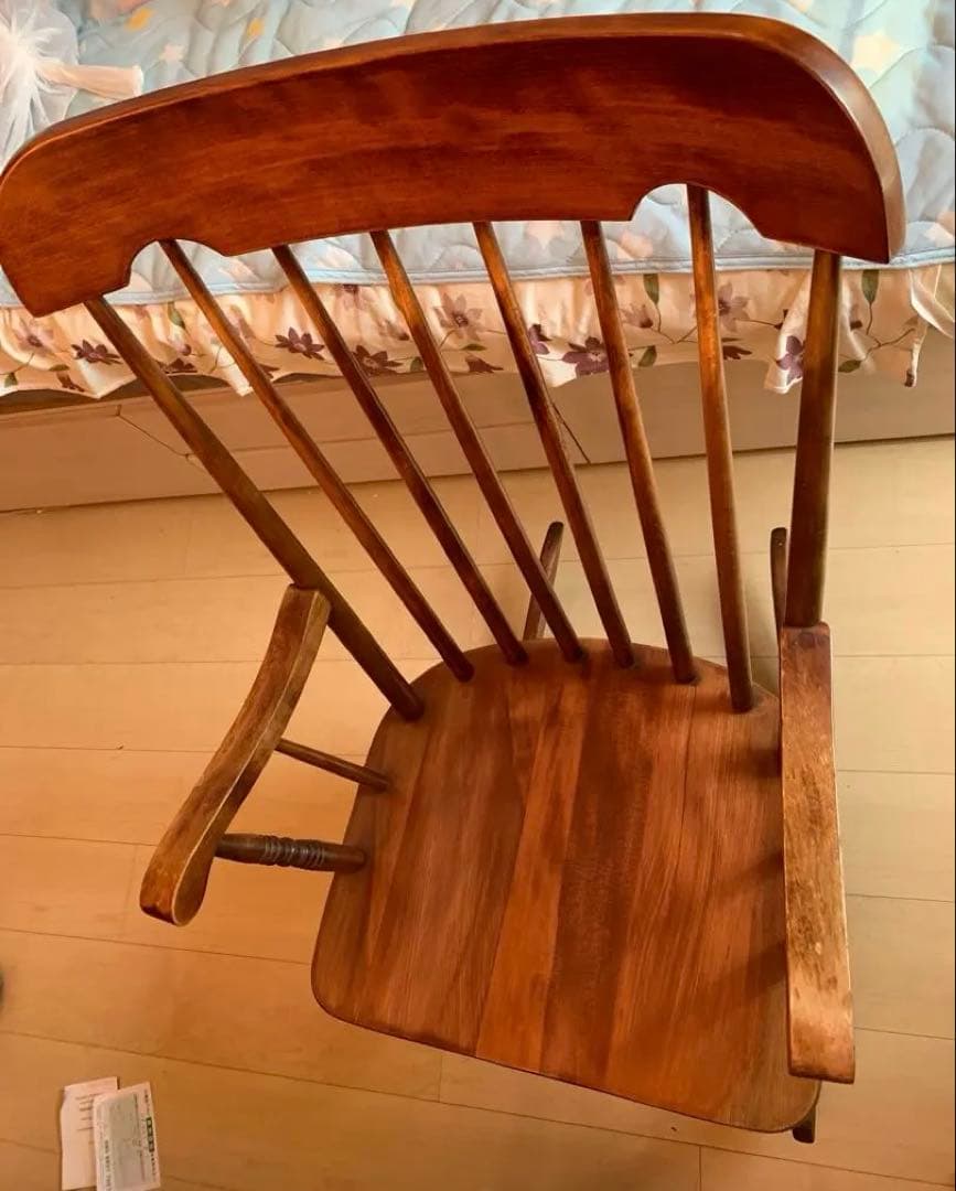 【引取り限定】キツツキマークの飛騨産業　ロッキングチェア キツツキマークで親しまれている飛騨産業(HIDA)のロッキングチェアー