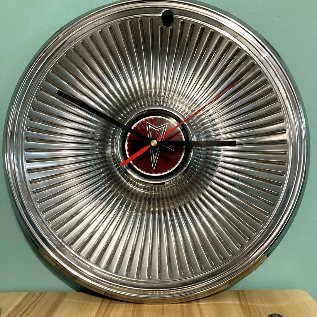 ポンティアックのホイールキャップ壁掛け時計 ポンティアックのホイールキャップ壁掛け時計 アメ車、ポンティアック