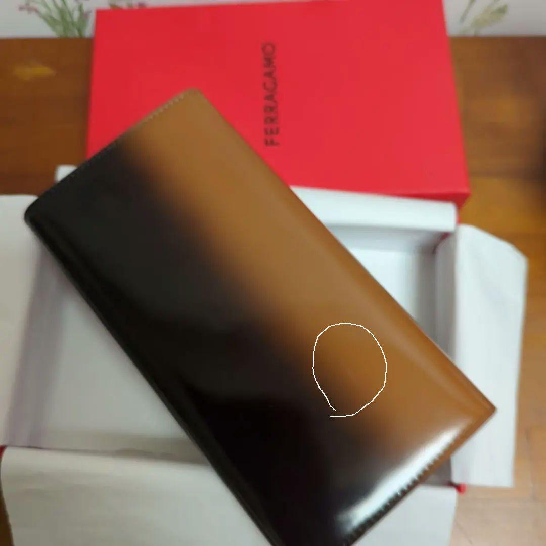 新品未使用 FERRAGAMO ワンダレディス エナメル長財布 黒✕茶 - メルカリ