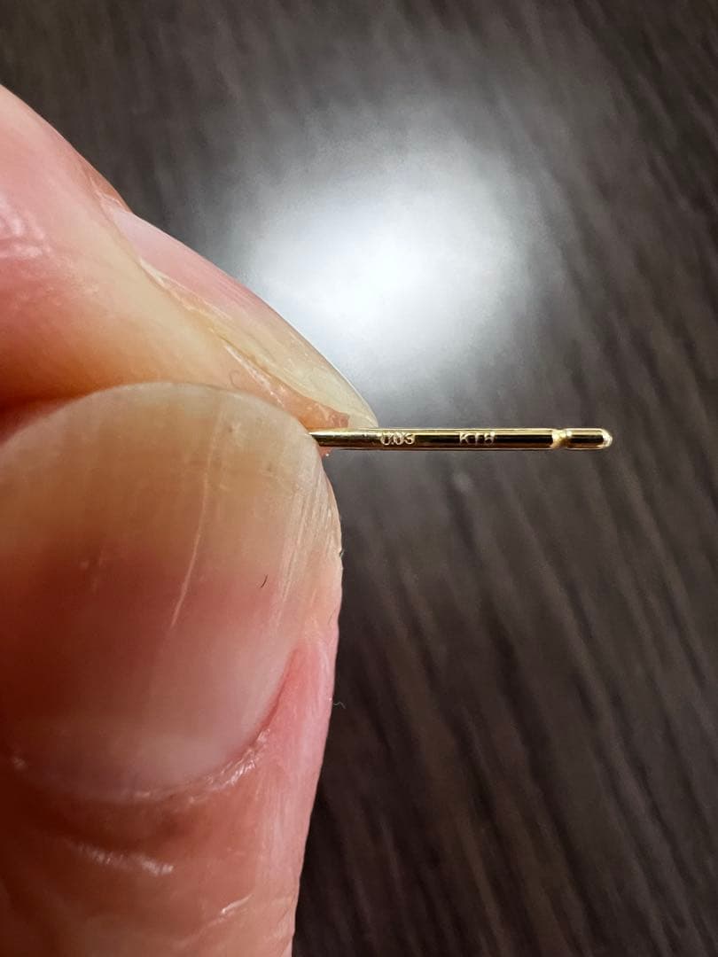 リトルエンブレム未使用に近いピアス片耳 2個出品中 - メルカリ