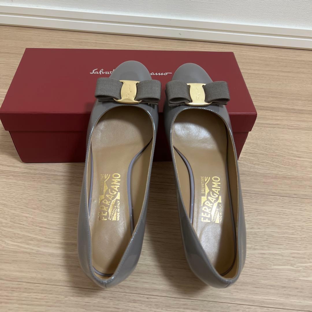 最終値引)FERRAGAMOパンプス 中古・古着通販】Ferragamo (フェラガモ) NERO CALF ヴァラリボン