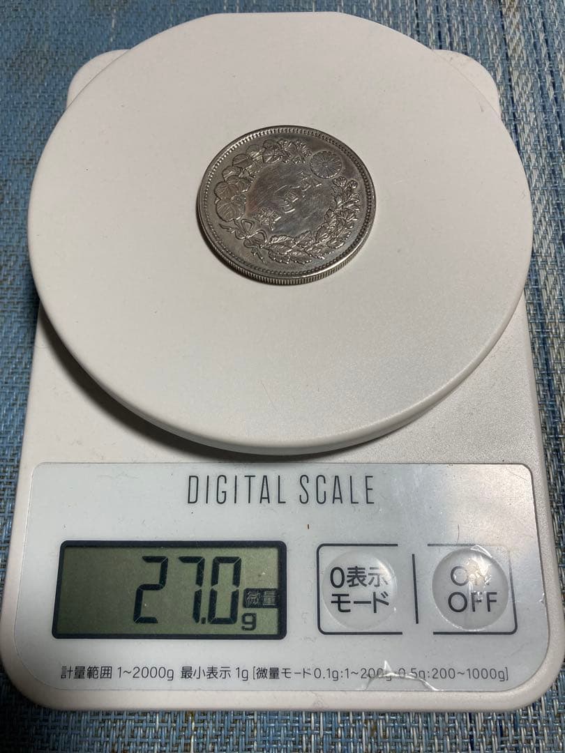 貿易銀 明治9年 菊紋・龍 一圓銀貨 長支脈 - メルカリ