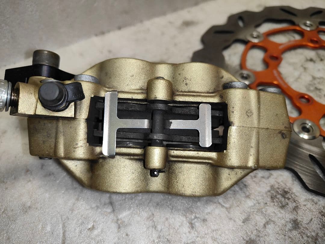 2型3型 シグナスX 用 4ポットブレンボ NCY製サポートと260ロータ付き