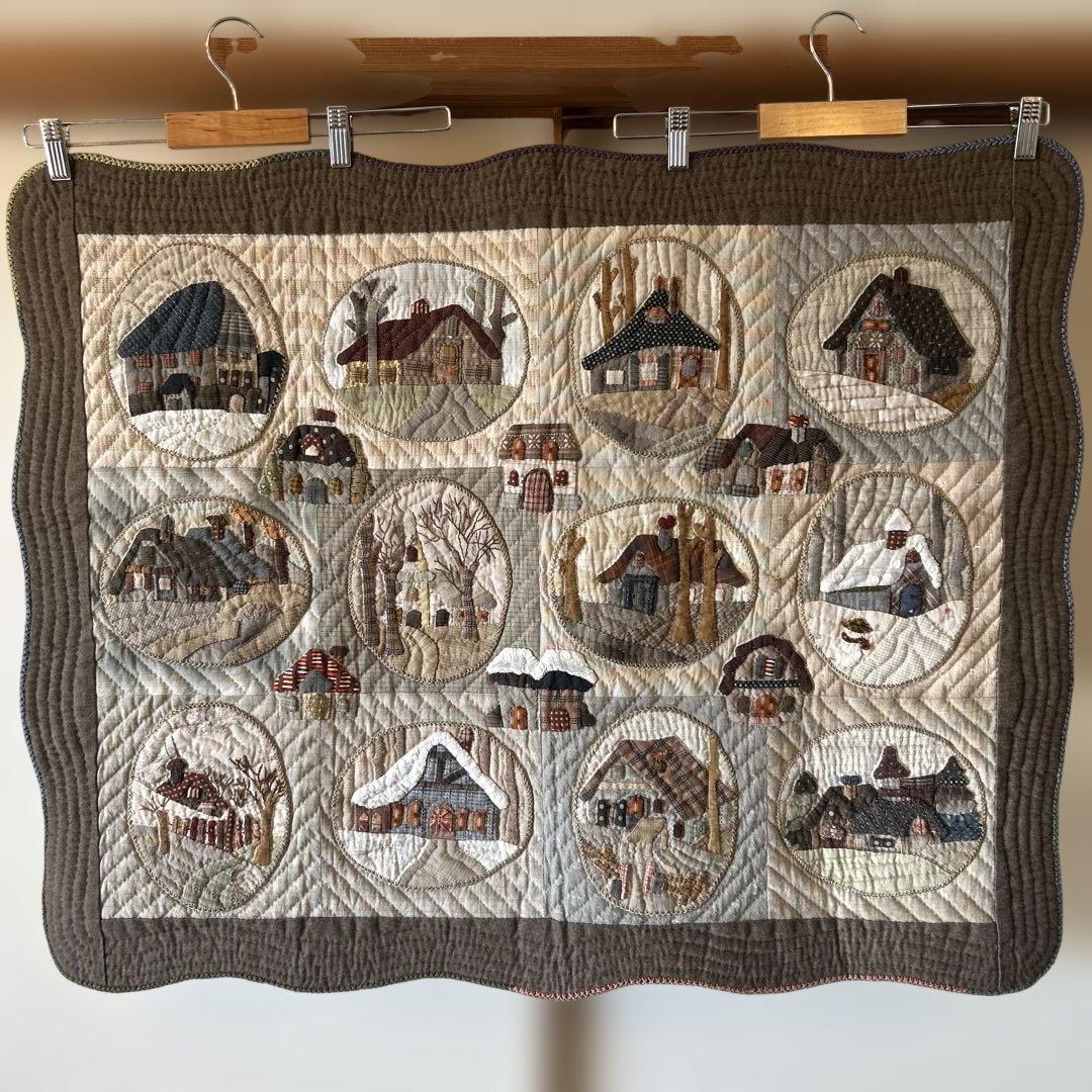 ハンドメイド　キルト　パッチワーク　風景デザイン タペストリー 2025年マンスリーキルト〜ハウス〜 ただ今制作中です。 どんなハウスを
