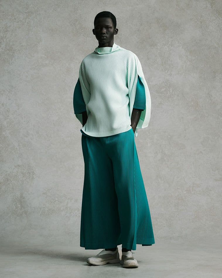 HOMME PLISSÉ ISSEY MIYAKE オムプリッセ　トップス　黒 Homme Plisse' Issey Miyake men's shirt - Black | HP48JM118