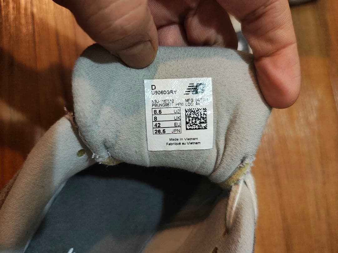 断捨離特価　New Balance 9060 ホワイト/グレー 26.5cm