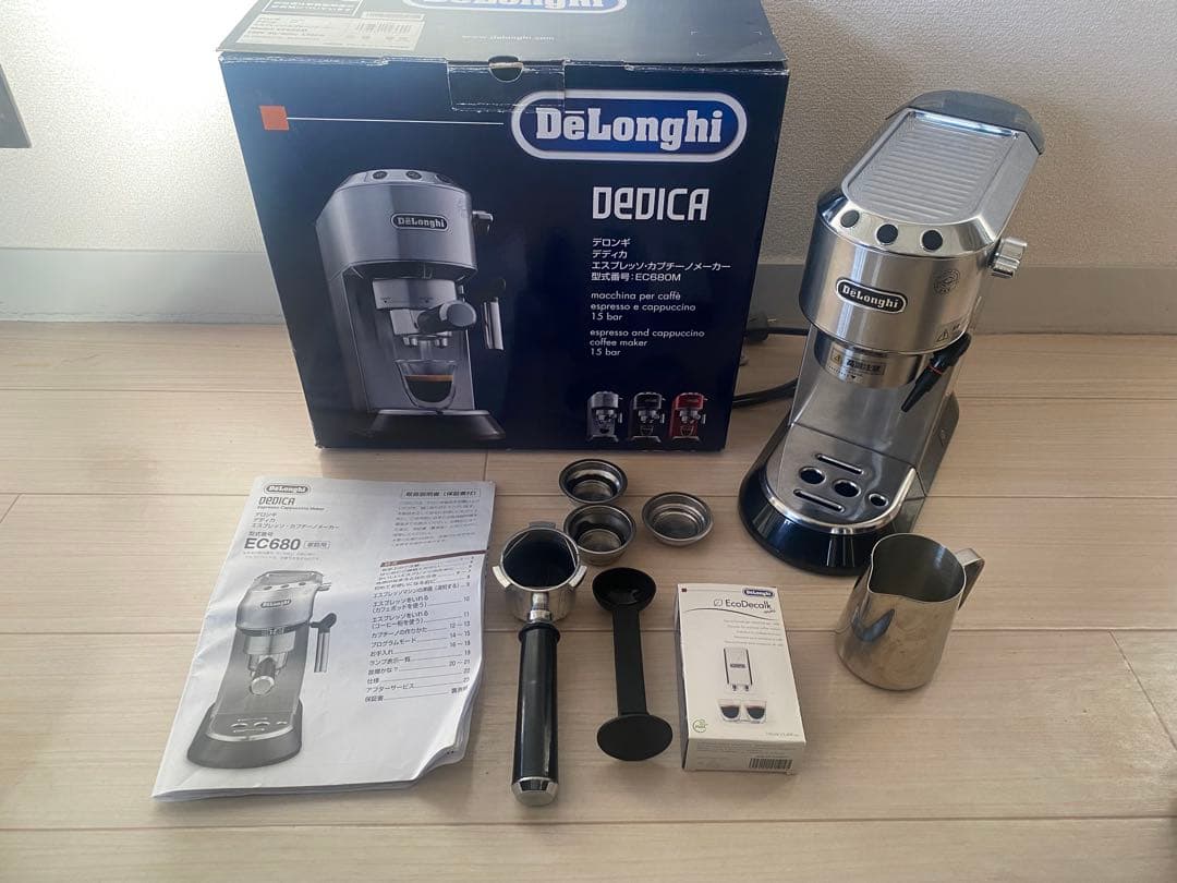 デロンギデディカ エスプレッソ・カプチーノメーカー EC680Mメタル