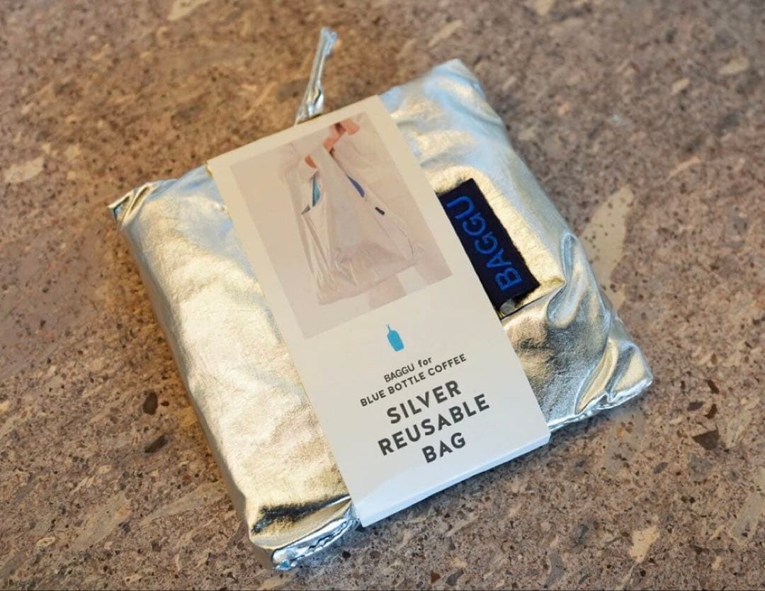 【新品未使用】ブルーボトルコーヒー× BAGGU リユーザブルバッグ BAGGU×ブルーボトルコーヒー】リユーザブルバッグ(シルバー)高輪限定