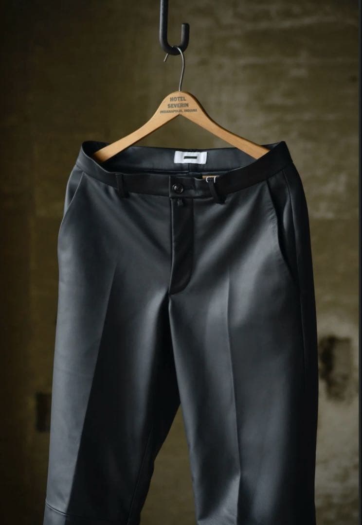 y*a様 定価14万 ほぼ新品 REVERBERATE 30 レザーパンツ レシ - メルカリ