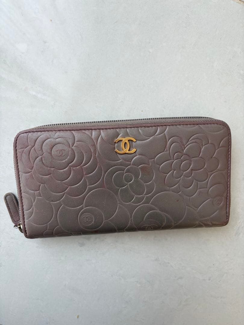 CHANEL フラワーエンボス 長財布 グレージュ 定番人気☆長く使える♪】CHANEL 長財布 パープル (CHANEL/長財布