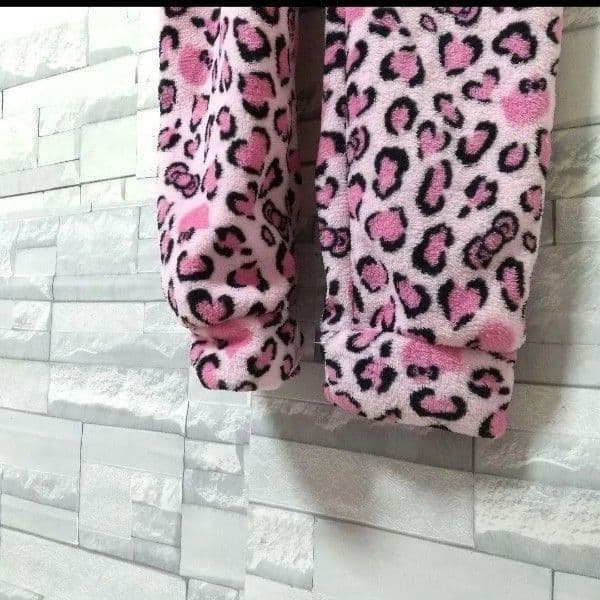 新品】ドンキ限定☆ハローキティ 着ぐるみ ルームウェア ピンクヒョウ