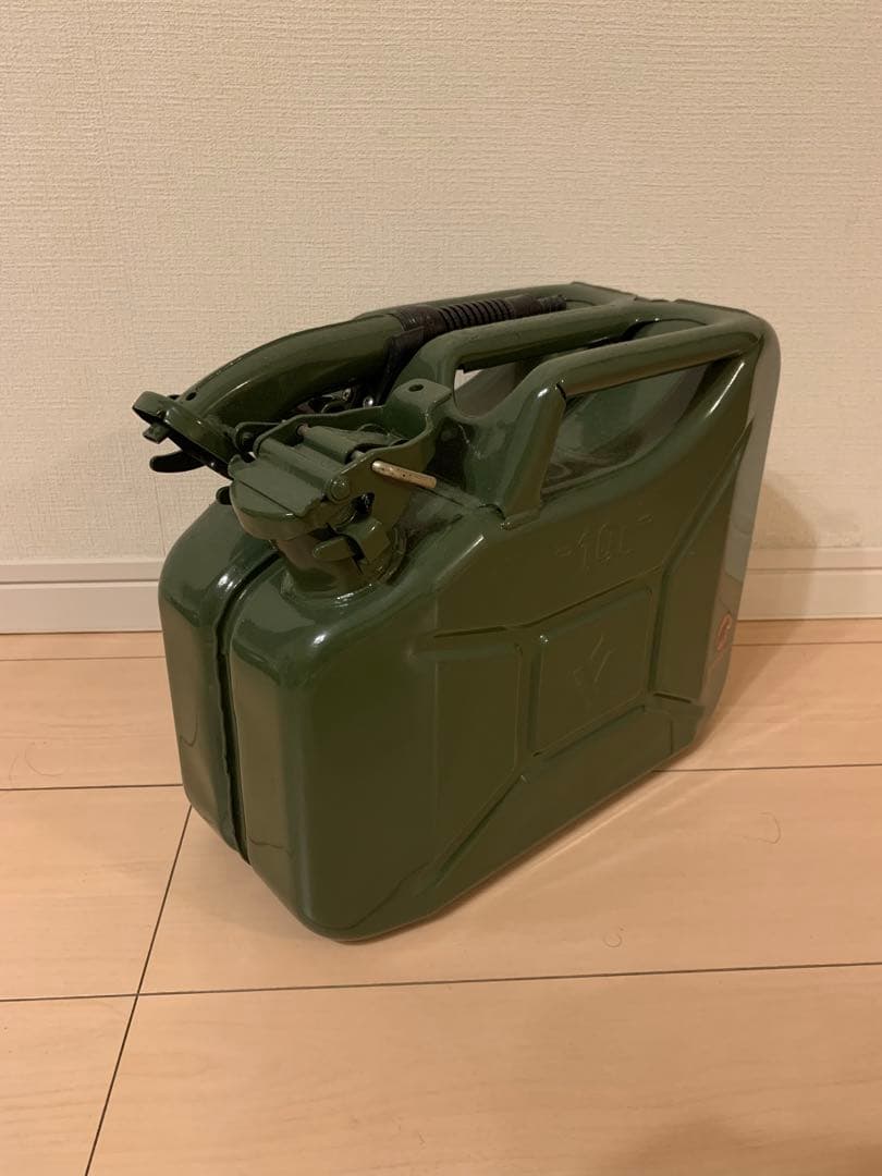 ジェリ缶　10L オリーブグリーン チェコ軍 ジェリカン プラスチック グリーン ノズル付き 10L デッド