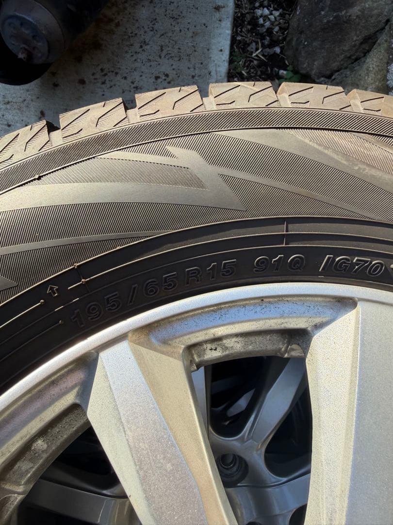 24年 スタッドレスタイヤ 15インチ 195/65/R15 Yokohama
