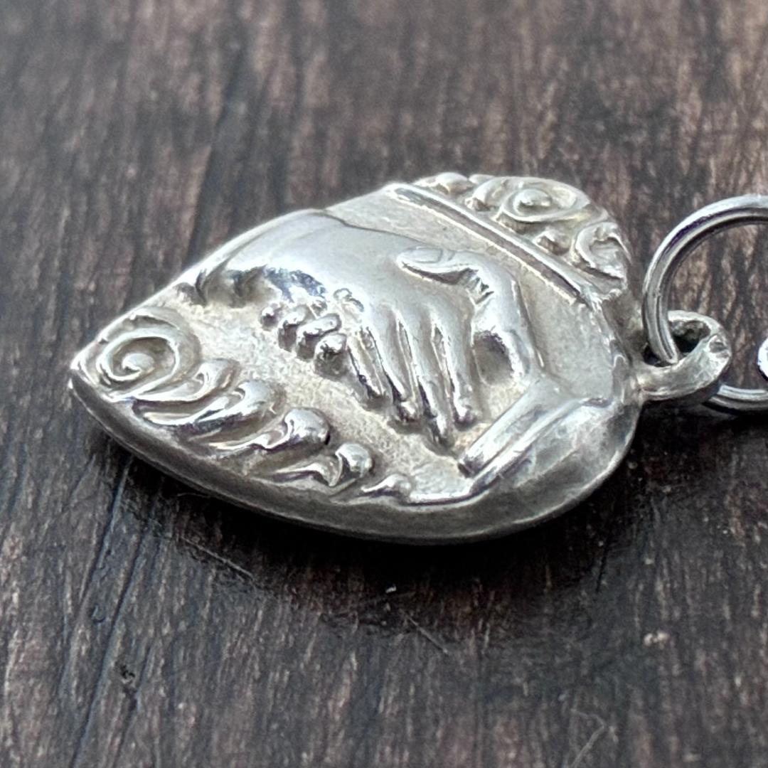 スウィートハートジュエリー ハンドシェイク 握手 シルバー