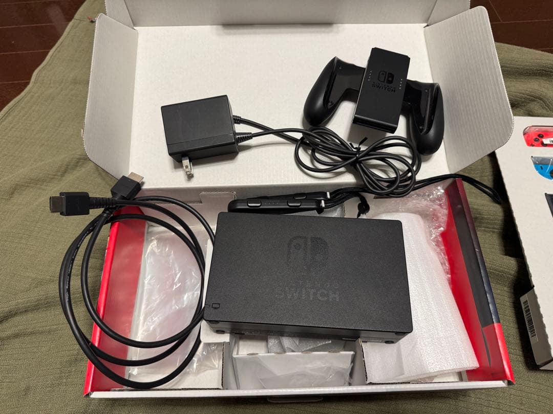 Nintendo Switch 本体［ネオンブルー・ネオンレッド］+ 付属品