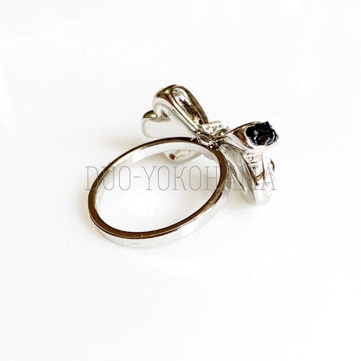 再販】デザインリボンリング ビッグリボン スワロフスキー - メルカリ