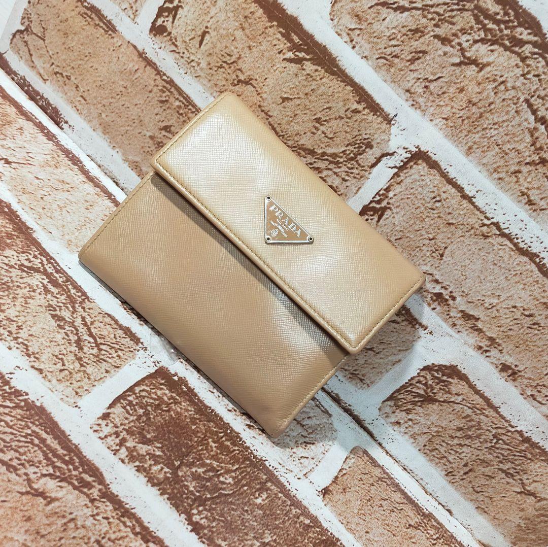 PRADAベージュ 三つ折り財布 新品同様 極美品 PRADA プラダ 三つ折り財布 ミニ財布 ベージュ｜Yahoo