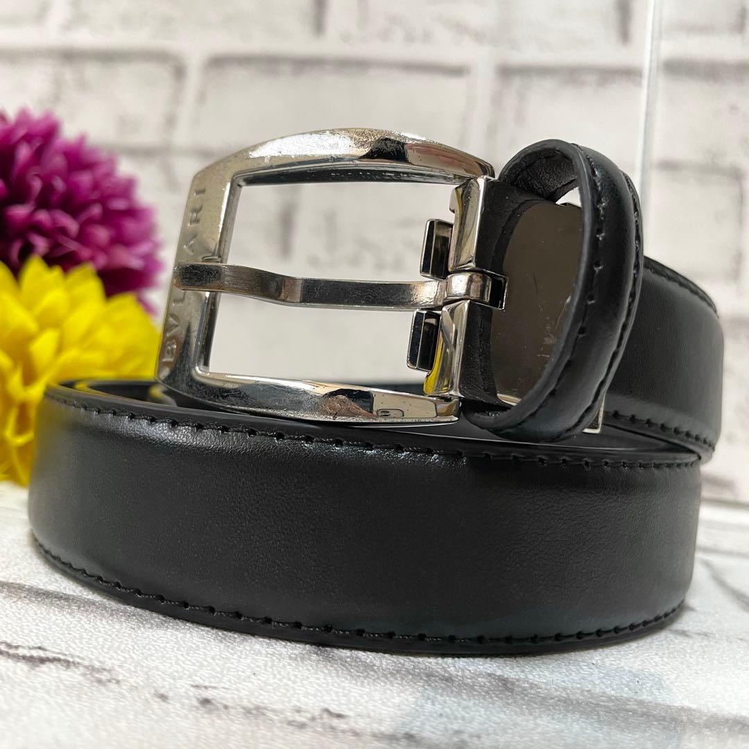 極美品✨ブルガリ　ベルト　男女兼用　スクエアバックル　ハトメピン　ロゴ刻印　黒 希少 ブルガリ ベルト スクエア ロゴ刻印バックル ブラック レザー