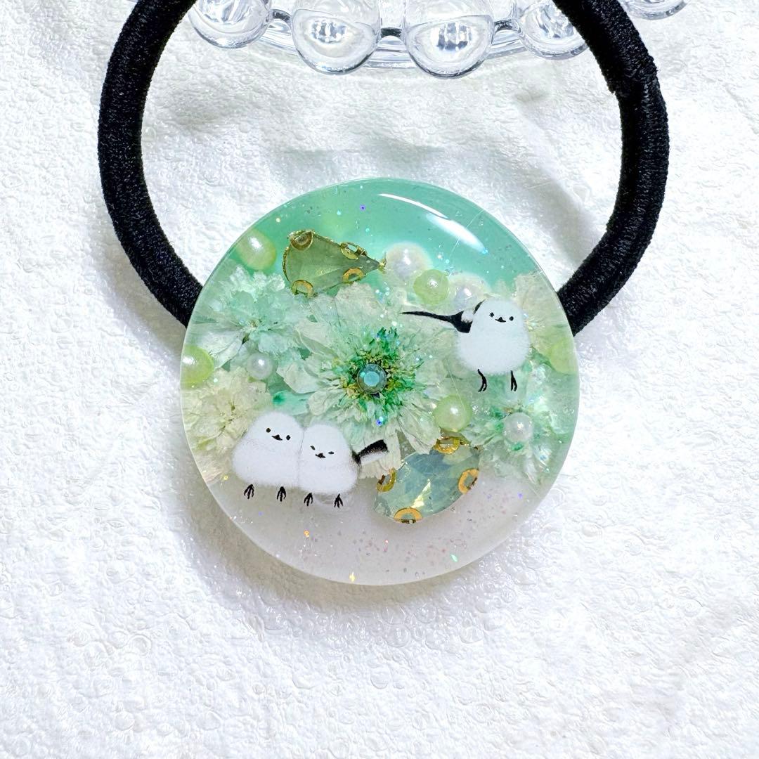 ③-④レジンヘアゴム。シマエナガ。八重咲きコデマリ。マトリカリア