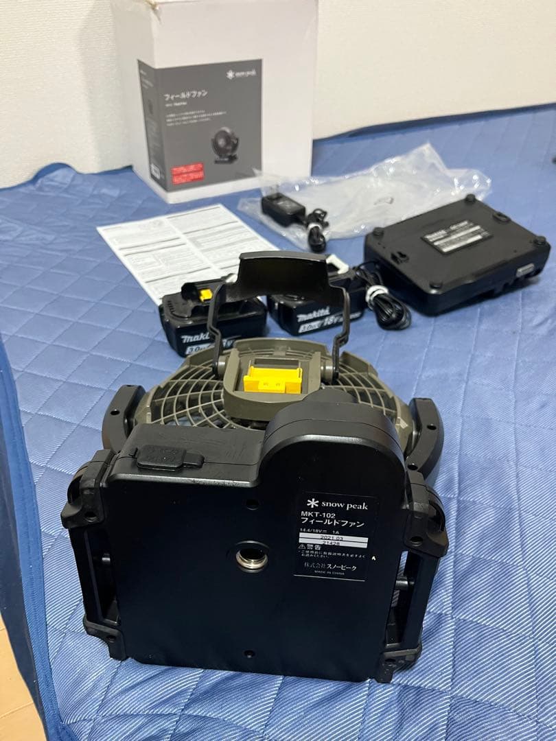 スノーピークフィールドファン (マキタコラボ)バッテリー2個、充電器