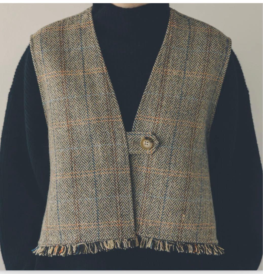 ワードローブを新鮮に」ヘリンボーン柄のウールベスト / よしいちひろ