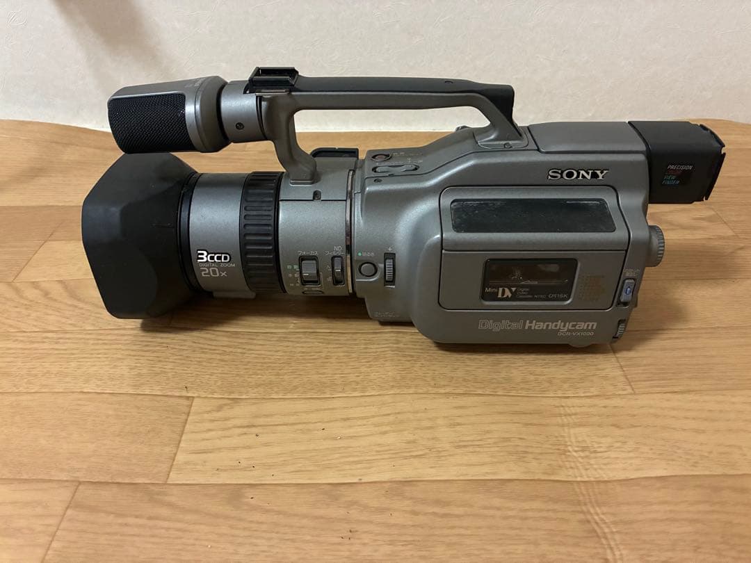 SONY DCR-VX1000 ビデオカメラ ソニー動作未確認 スケートボード文化を変えたビデオカメラ「Sony DCR-VX1000」 発売から