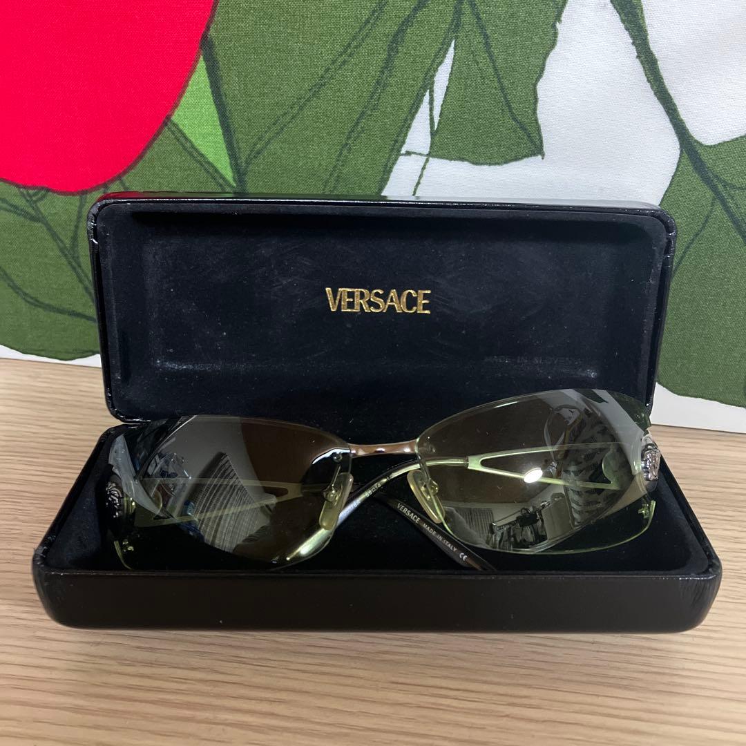 VERSACE イエローレンズ サングラス ケース付き VERSACE イエローレンズ サングラス ケース付き VERSACE イエロー