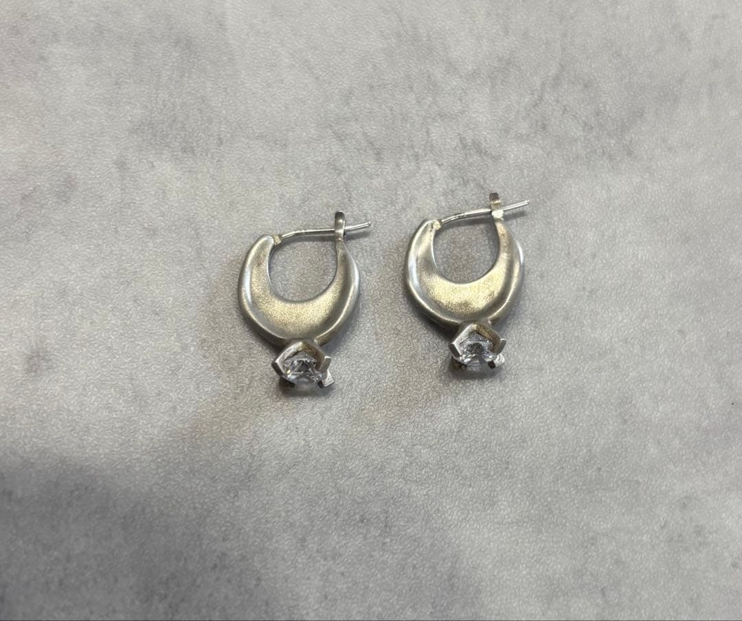 e.m. SILVER925 ジルコニアフープピアス 〈マット〉 ジルコニア フープピアス 1P 片耳用 10mm ホワイトCZ ピアス シルバー