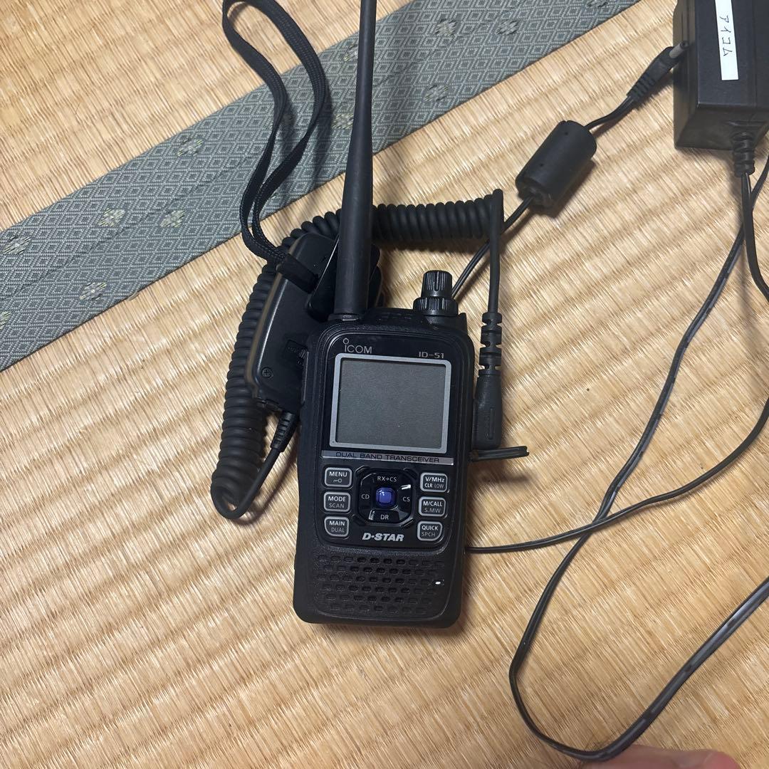 IC-51 D-STAR トランシーバー 充電器付き 144/430MHz デュアルバンドデジタルトランシーバー ID-51 新色