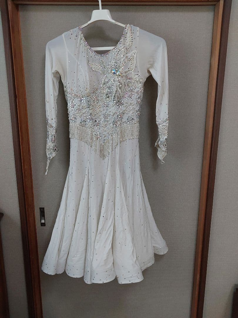 社交ダンス衣装 ホワイト ビーズ装飾 楽天市場】白 キッズ ダンス 衣装 セットアップ へそ出し k-pop 衣装