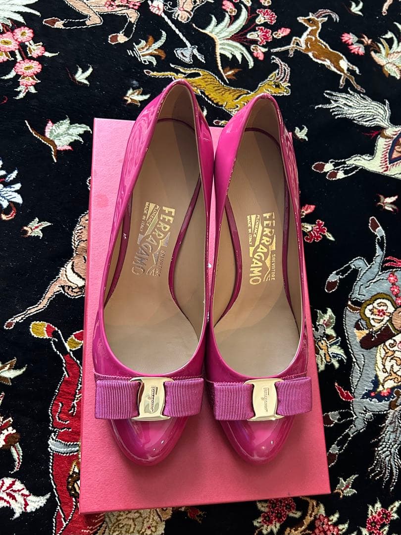 Ferragamo フェラガモ ピンク リボン パンプス FERRAGAMO（フェラガモ） パンプス リボン ポインテッドトゥ