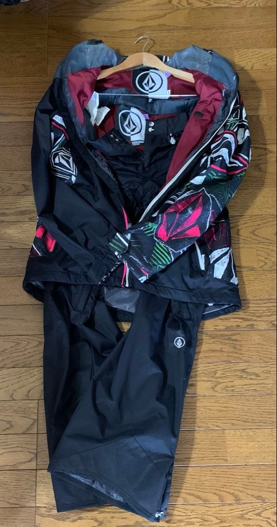 美品】VOLCOM スノーボード ウエア 上下セット レディースM - ボルコム